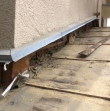 下屋 壁際 隙間