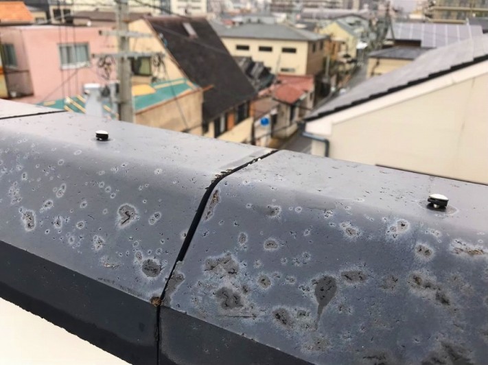 経年劣化した棟瓦
