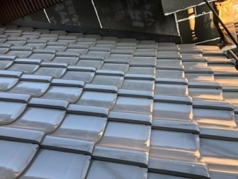 釉薬瓦シルバー