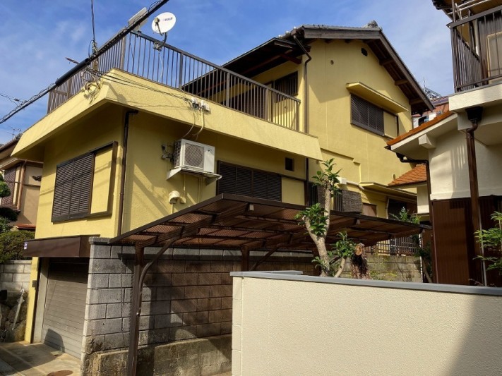 雨漏りしている住宅