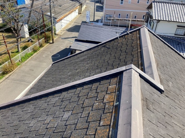 劣化しているシングル屋根