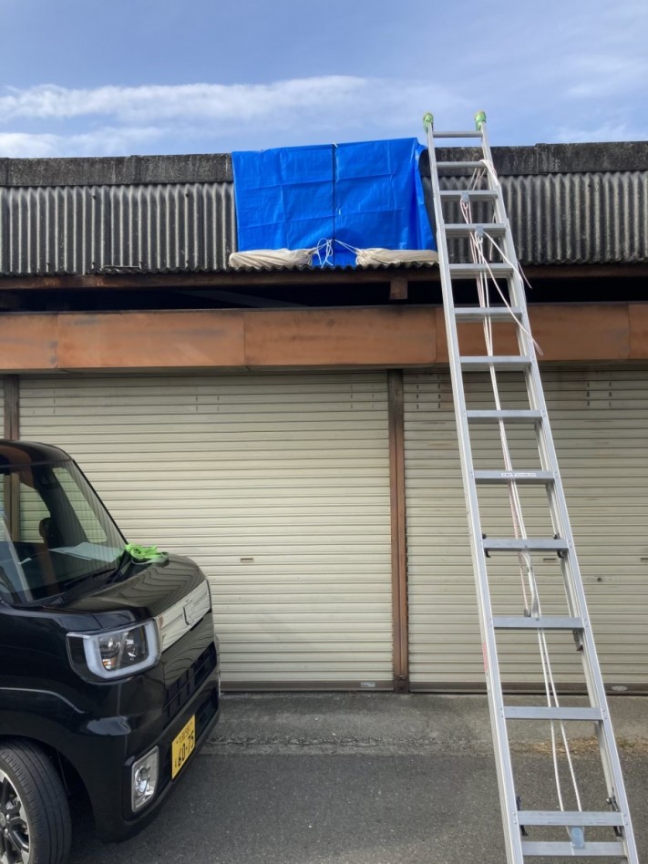 雨漏りしているガレージ屋根