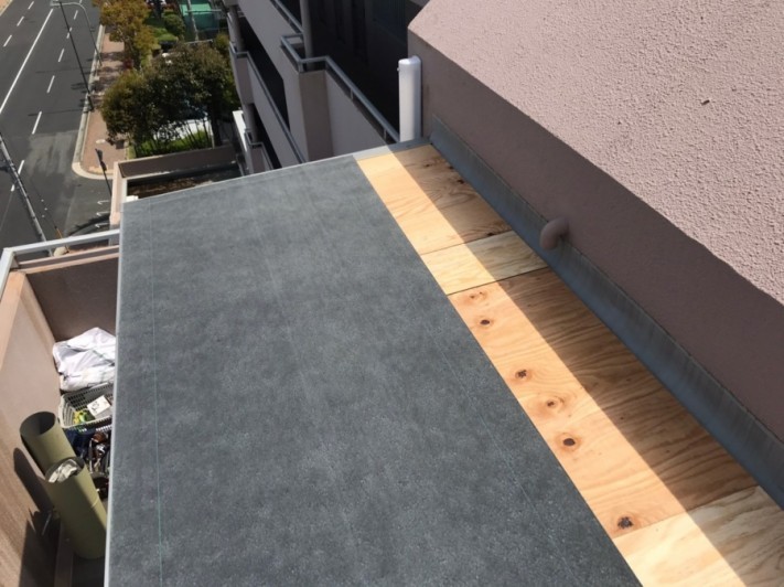 マンションの庇の雨漏り