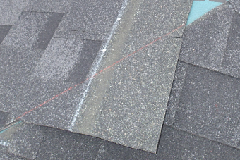 石粒が表面の屋根