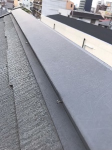 宇治市で棟板金ビス増し打ち、目地シーリング打ちの屋根補修工事