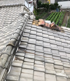 宇治市で土葺き瓦屋根を軽量屋根リッジウェイに屋根葺き替え工事