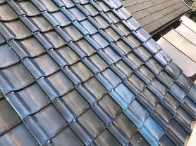 宇治市で釉薬青緑瓦の瓦交換及び瓦ズレ防止の屋根修理工事