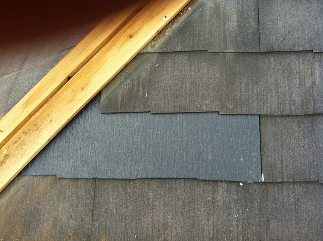 差し替え完了後の屋根。違和感なく防水性が回復した状態