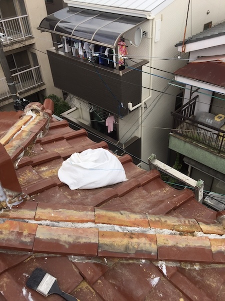 【城陽市観音堂】2階屋根の雨漏り修理・三又部分、瓦の解体復旧で安心の住まいへ
