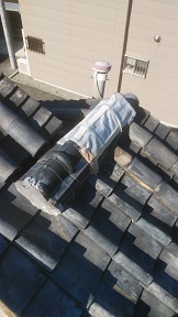 宇治市で割れ瓦交換、棟瓦修理、屋根漆喰修理の屋根修繕工事