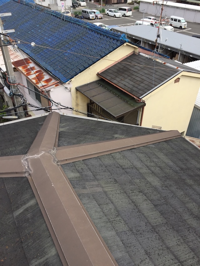 【宇治市】雨漏り前の屋根調査！雑な補修をリセットしカバー工法で30年安心な住まいへ