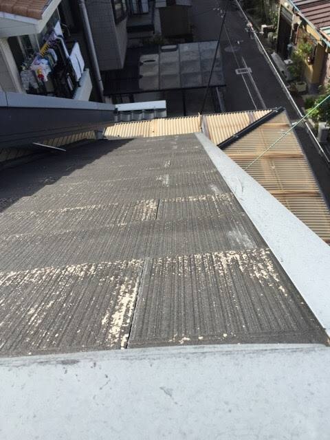 木津川市｜スレート屋根の赤サビ・劣化にスーパーガルテクト！カバー工法の提案