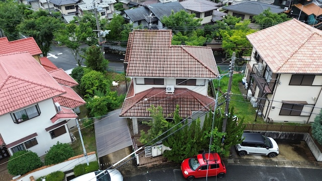 京田辺市でモニエル瓦が使用された戸建て住宅の現地調査、低コストのアスファルトシングルで葺き替えをご提案