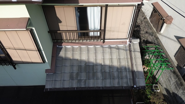 差し掛け屋根の取り合いに注意