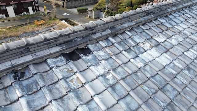 痛み具合が激しい瓦屋根