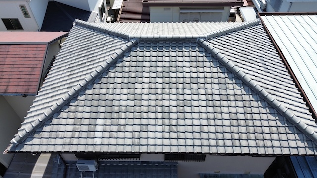 瓦屋根の調査を実施
