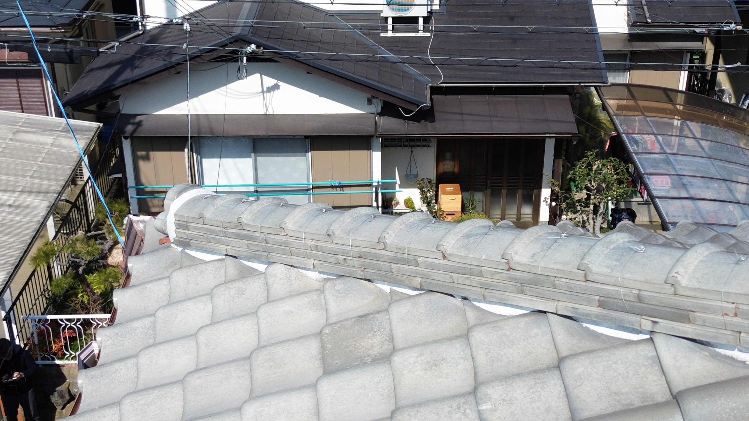 瓦屋根の漆喰状況を確認