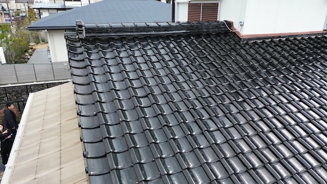 宇治市の中古物件リノベ前に必見！下屋根の熨斗瓦脱落と棟漆喰劣化で雨漏りリスク増大