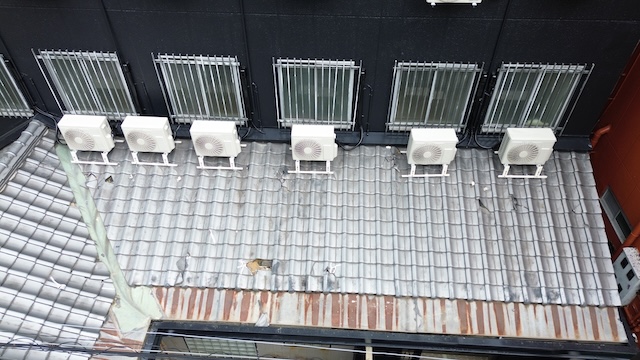 瓦の破損が生じていた屋根