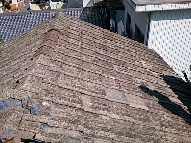 久御山町で築40年セメント瓦｜「葺き替えしかない」は本当？30万円の部分修理で延命