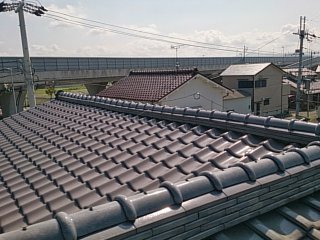 京都市伏見区で釉薬瓦葺きの屋根の点検を行いました