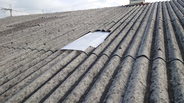 城陽市　スレート屋根を工事中に破損した現場の復旧工事に関わる足場レポート