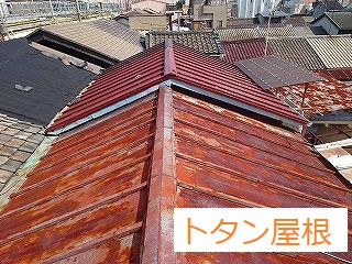劣化したトタン屋根