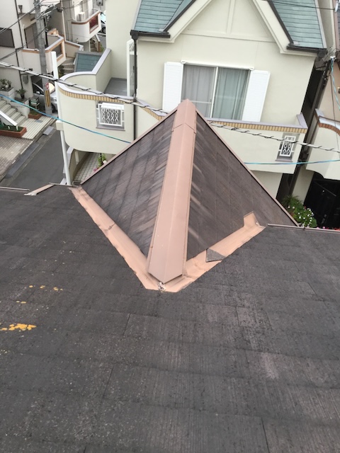 既存のスレート屋根、ここへ金属屋根を重ね葺きする提案