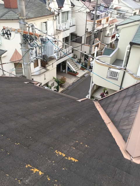 宇治市で急勾配屋根の修理が高額？足場代を無駄にしないカバー工法提案