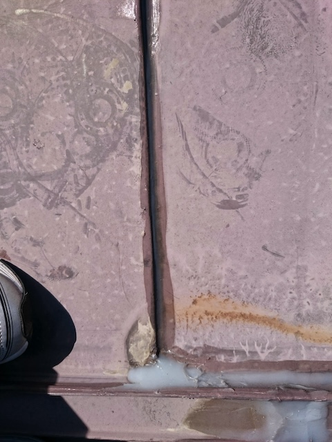 金属屋根の継ぎ目の塗膜剥がれとサビの発生アップ