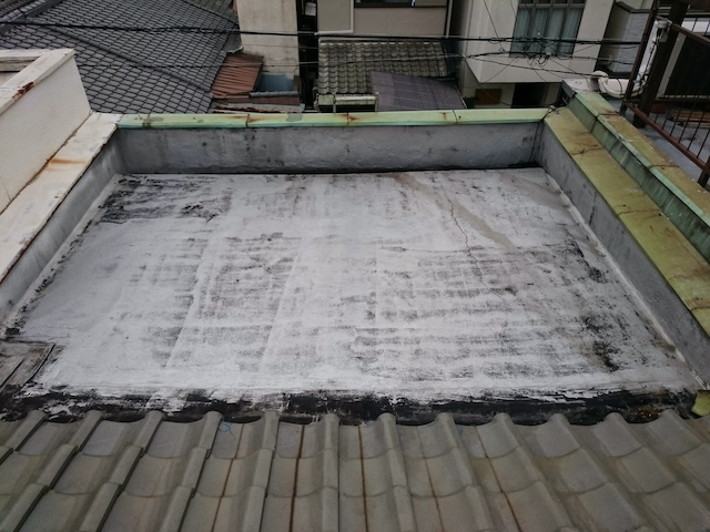 京田辺市で雨漏り予備軍を発見！陸屋根防水と瓦のダブル点検で住まいを守る提案