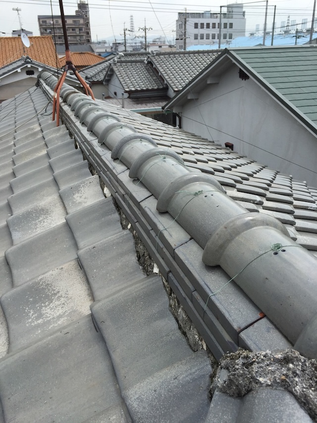 【伏見区】瓦漆喰の崩れを調査！積み直し提案で雨漏り・崩壊リスクを0へ