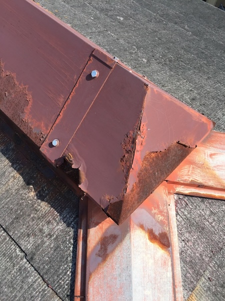 【京都市伏見区】屋根板金のサビと釘浮きは危険！塗装より「交換」が安上がりな理由