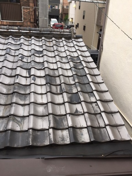 京都市伏見区・劣化し変色した既存の瓦屋根