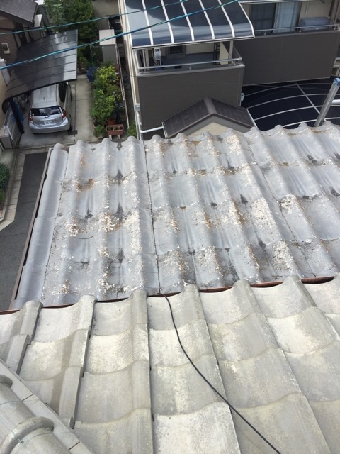 【京都市南区】塗装は絶対NG！ボロボロ剥がれる「かわらU」の正解リフォーム