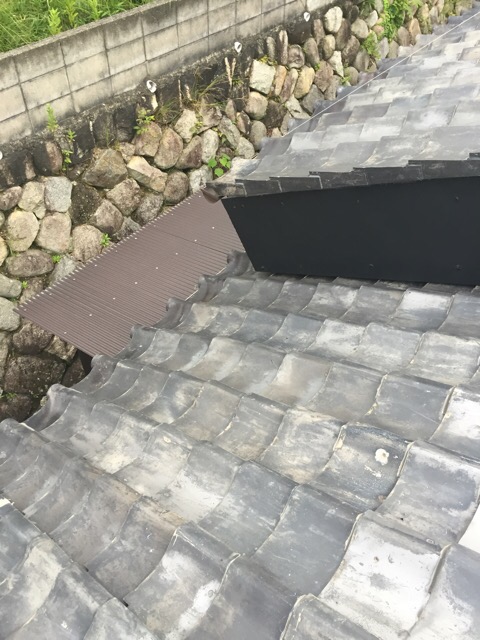 木津川市加茂町で雨漏り修理の「負のループ」を止める！屋根葺き替えで手に入れる30年の安心