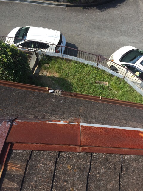 強風で飛散する危険がある屋根の金属（棟板金）の浮き 京都市南区 屋根修理