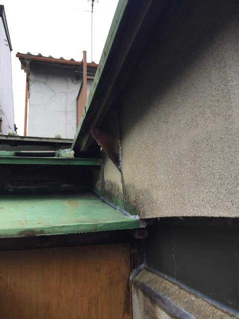 【京都市伏見区の雨漏り】DIY補修は危険！屋根カバー工法で20年安心の解決策