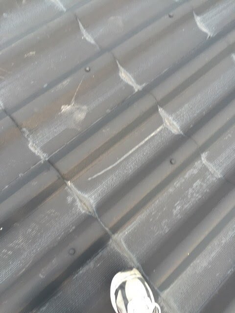 【八幡市欽明台】屋根がボロボロ剥がれる？過去の塗装失敗を解決する最適なカバー工法