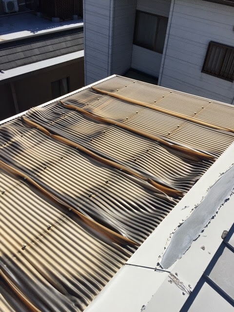 【京都市右京区】ベランダ波板の変形・割れを足場なしで安く即日交換！