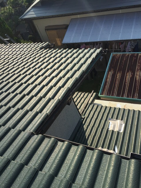 【京都市南区】屋根のカバー外れと瓦ズレを金属屋根への葺き替えで根本解決