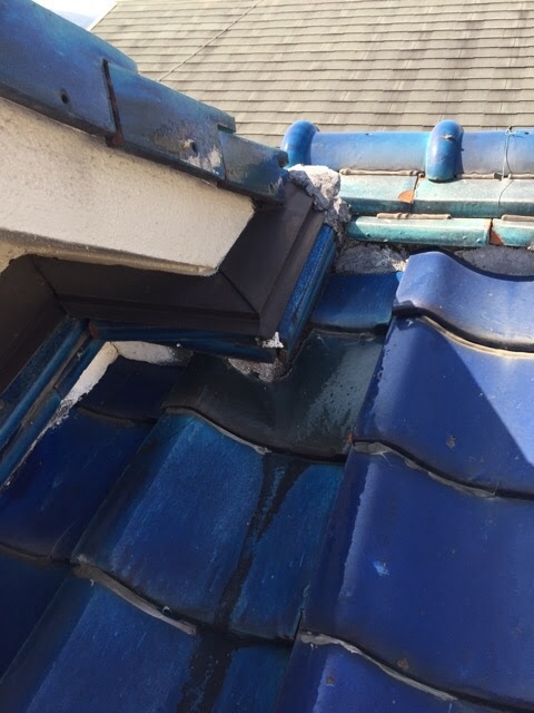  京都市南区の屋根調査。鬼瓦周辺で漆喰が完全に剥がれ落ちている箇所