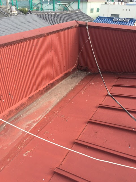 木津川市で屋根の水溜まりを調査！カバー工法で雨漏りの不安を根本から解消