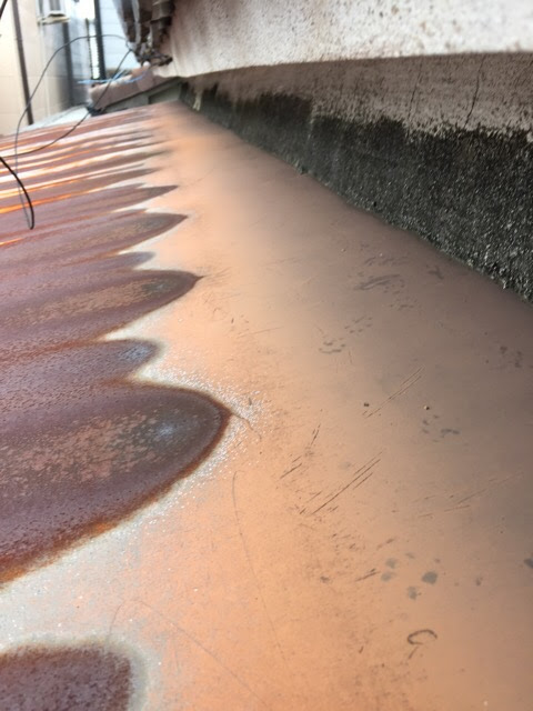 京都市伏見区で錆びた庇（ひさし）を修理！雨漏りを防ぐ葺き替えと費用