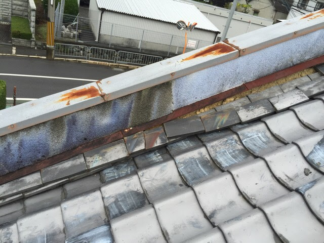 京田辺市で瓦のズレ・落下を調査！棟の修理で雨漏りを防ぐ安心提案