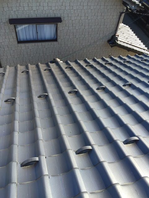 八幡市の瓦屋根点検、雪止め金具周辺もズレや割れはなし