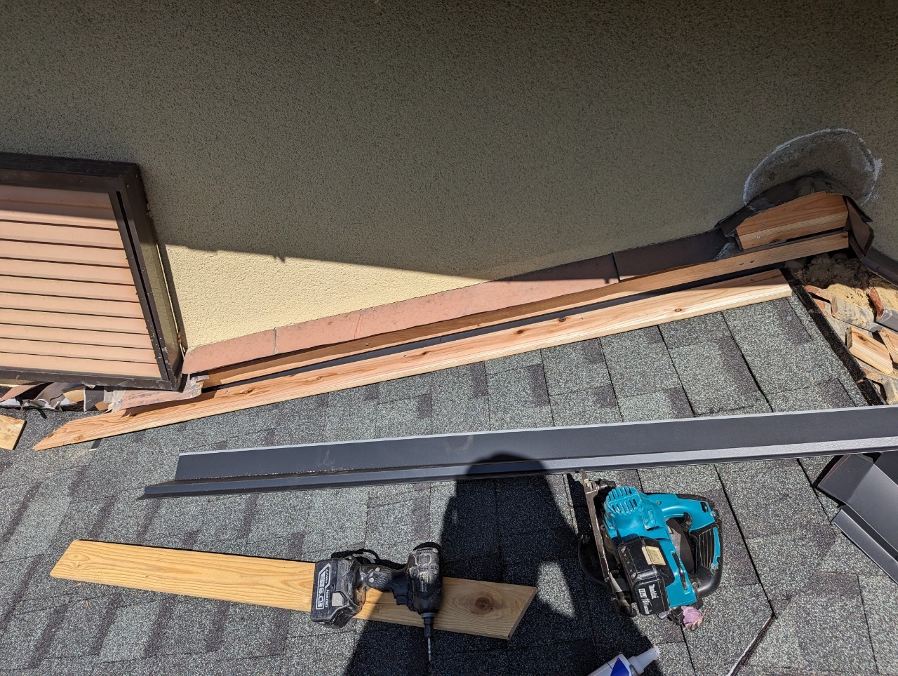 壁際の板金水切り