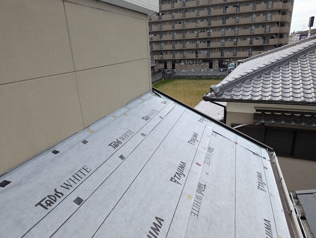 防水シート施工後の雨仕舞い