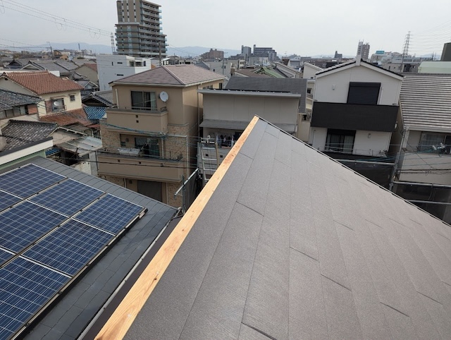 新規屋根材を設置