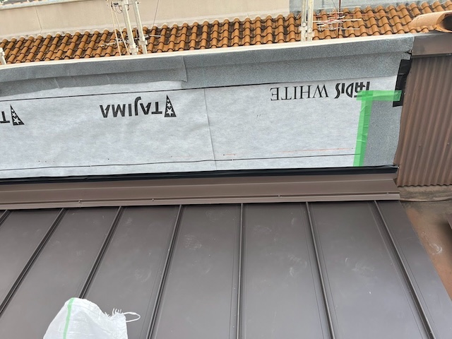 パラペットに防水シートを施工後